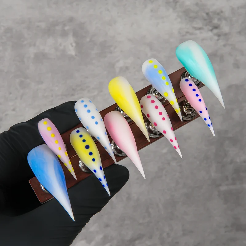 Künstlerisches Stiletto Press-On Nageldesign Set