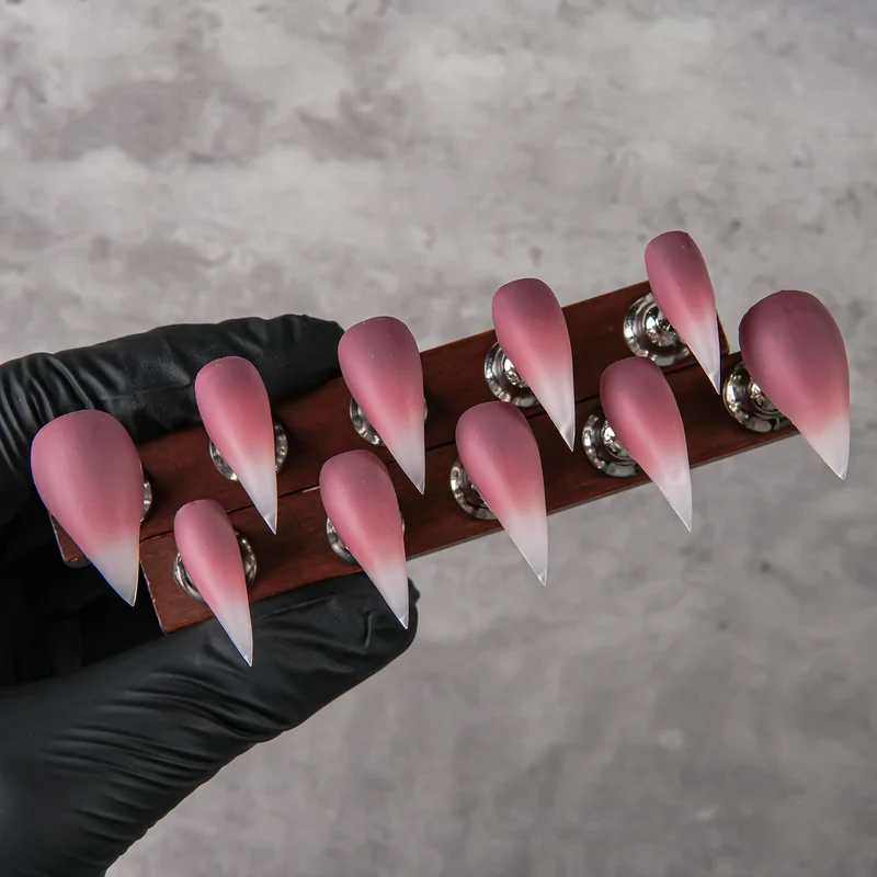Künstlerische Stiletto-Nagelspitzen