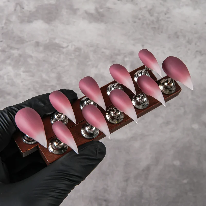 Künstlerische Stiletto-Nagelspitzen