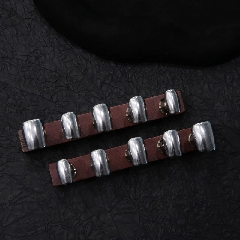 Künstlerische Metallnagelverzierungen