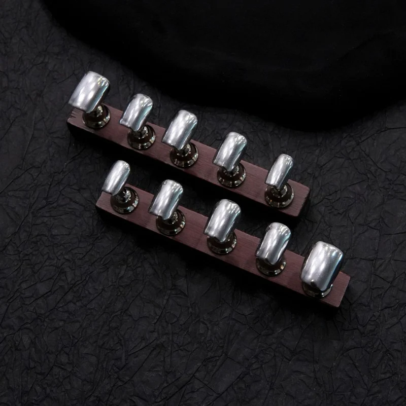 Künstlerische Metallnagelverzierungen