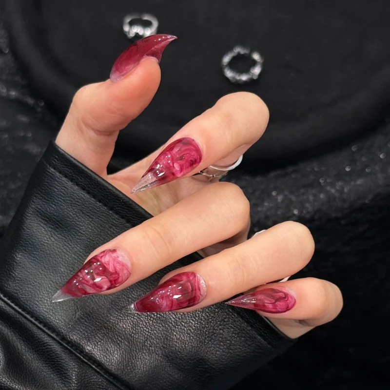 Künstlerische Marmor-Effekt Stiletto Press-On Nägel