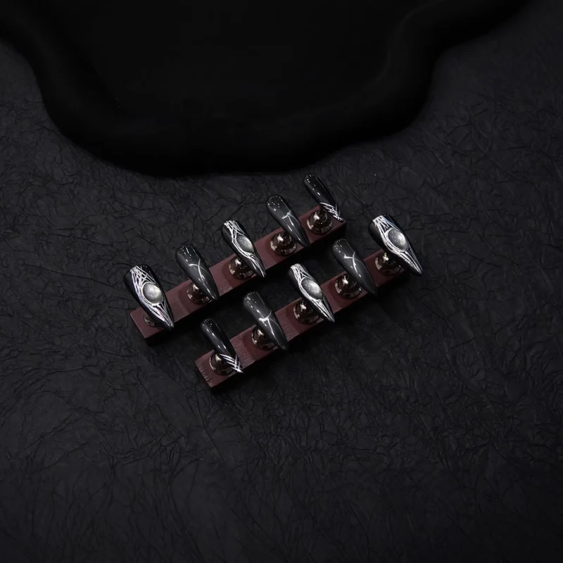 Künstlerische Stiletto-Nagelverlängerungen