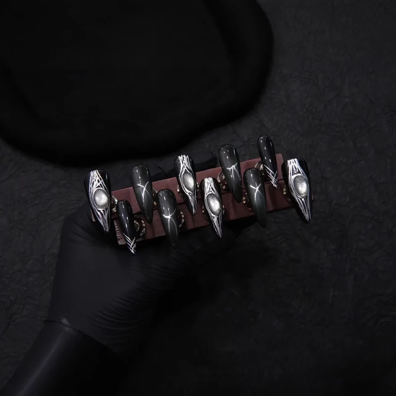 Künstlerische Stiletto-Nagelverlängerungen