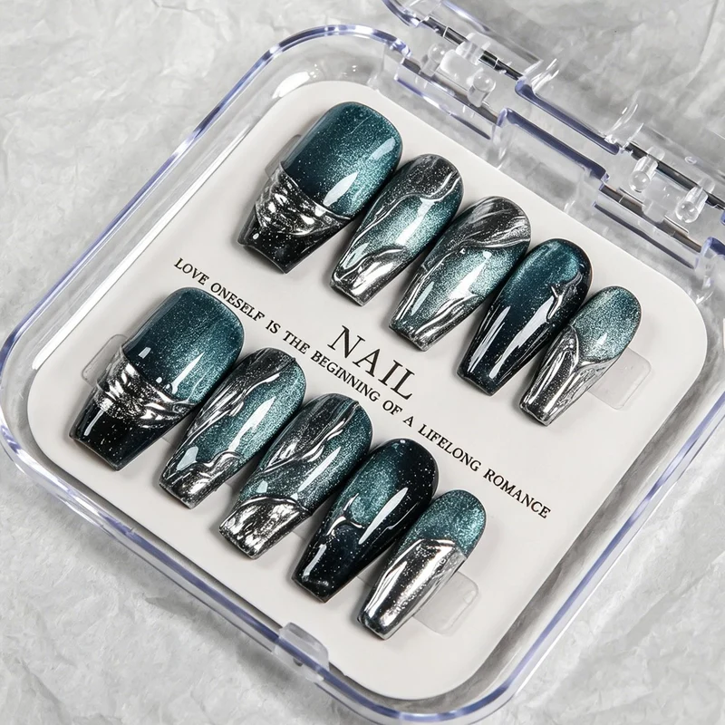 Künstlerische Press-On-Nagelspitzen mit Verlauf-Design