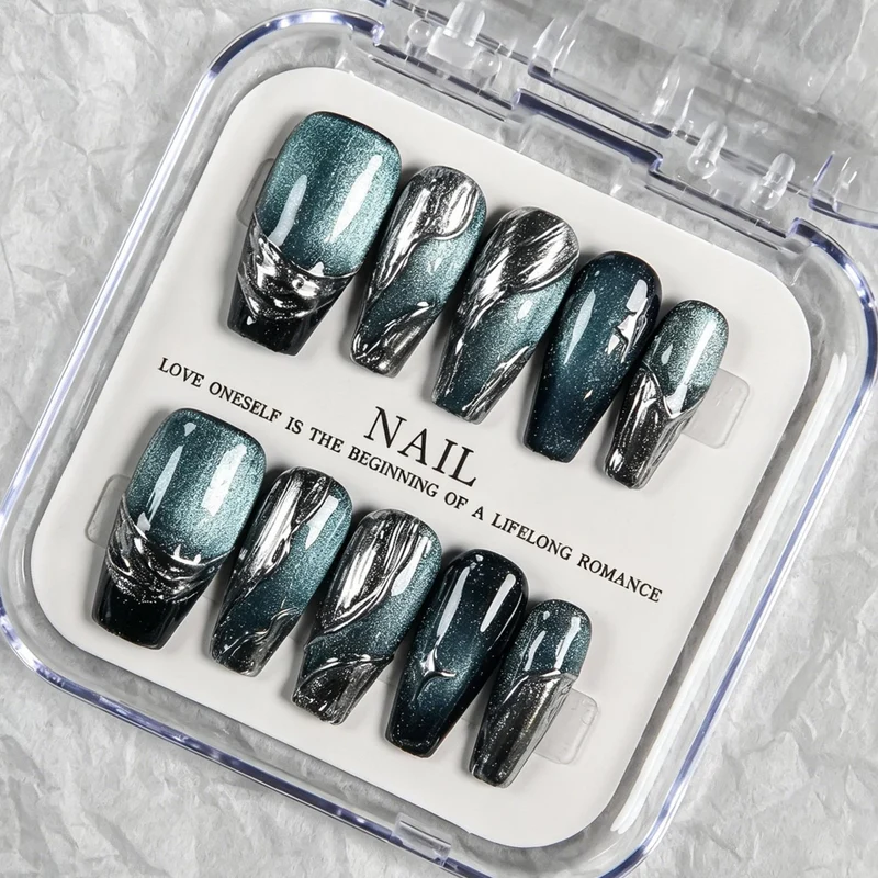 Künstlerische Press-On-Nagelspitzen mit Verlauf-Design