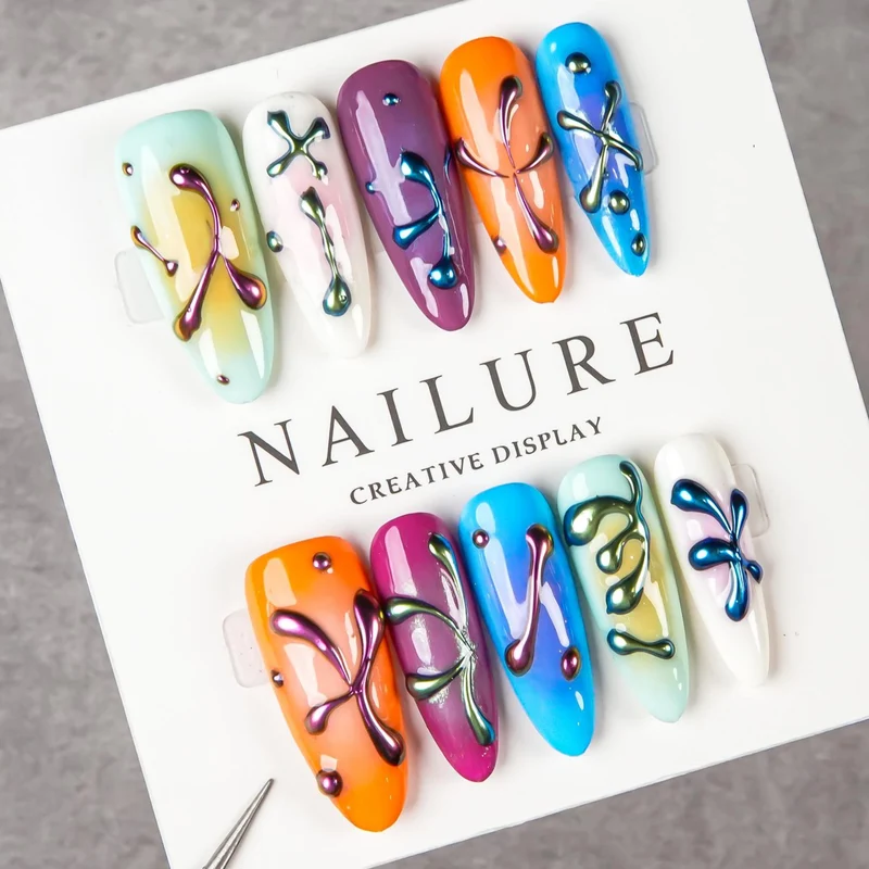 Künstlerisches Press-On Nagelset mit einzigartigem Design