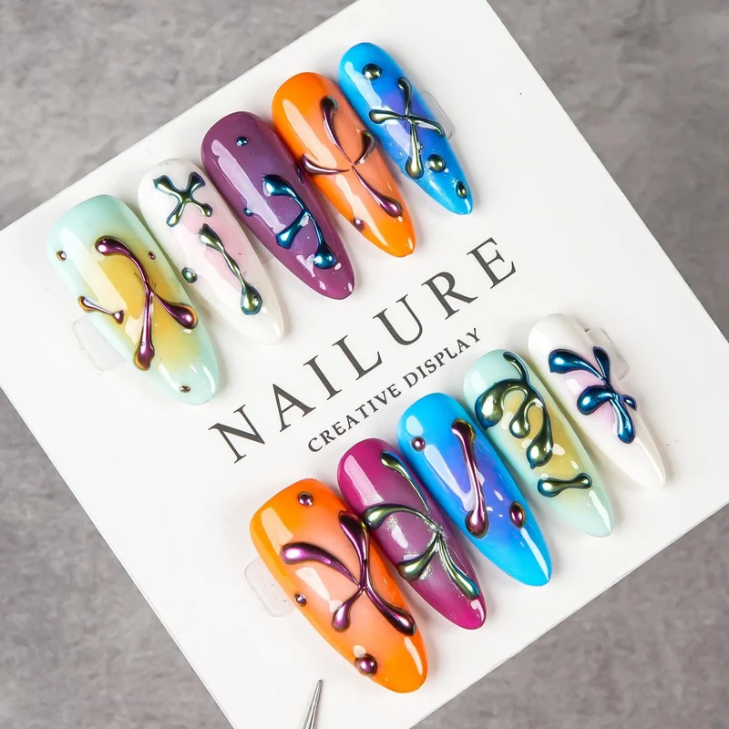 Künstlerisches Press-On Nagelset mit einzigartigem Design