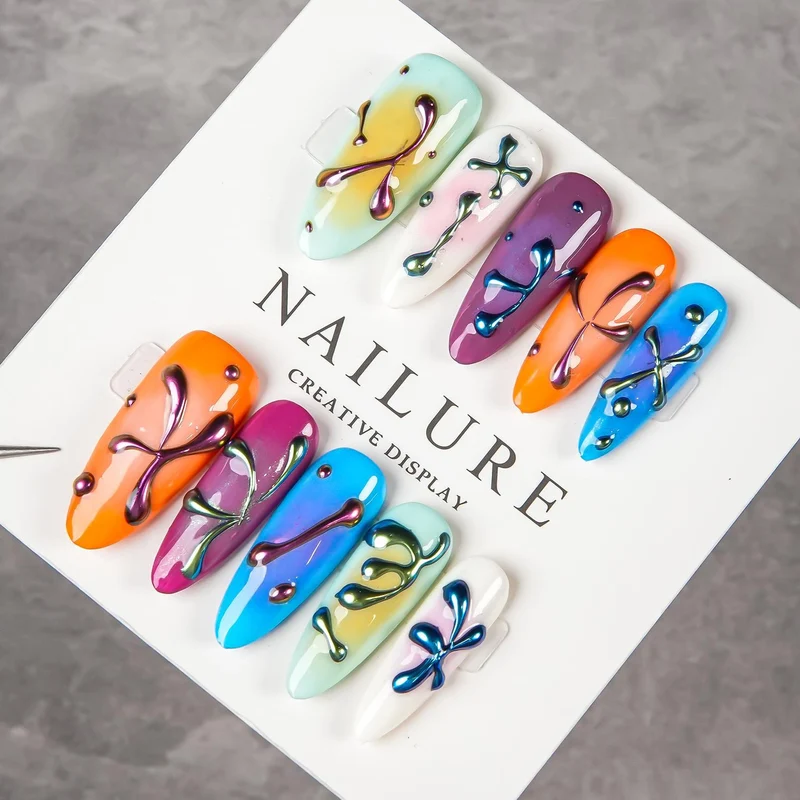 Künstlerisches Press-On Nagelset mit einzigartigem Design