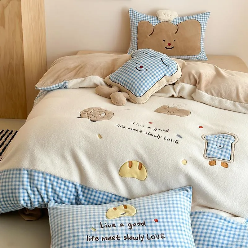 Kinder-Bettwäsche-Set mit gesteppter Kuscheldecke, Plüsch-Decor-Kissen und Vichy-Karo-Borte
