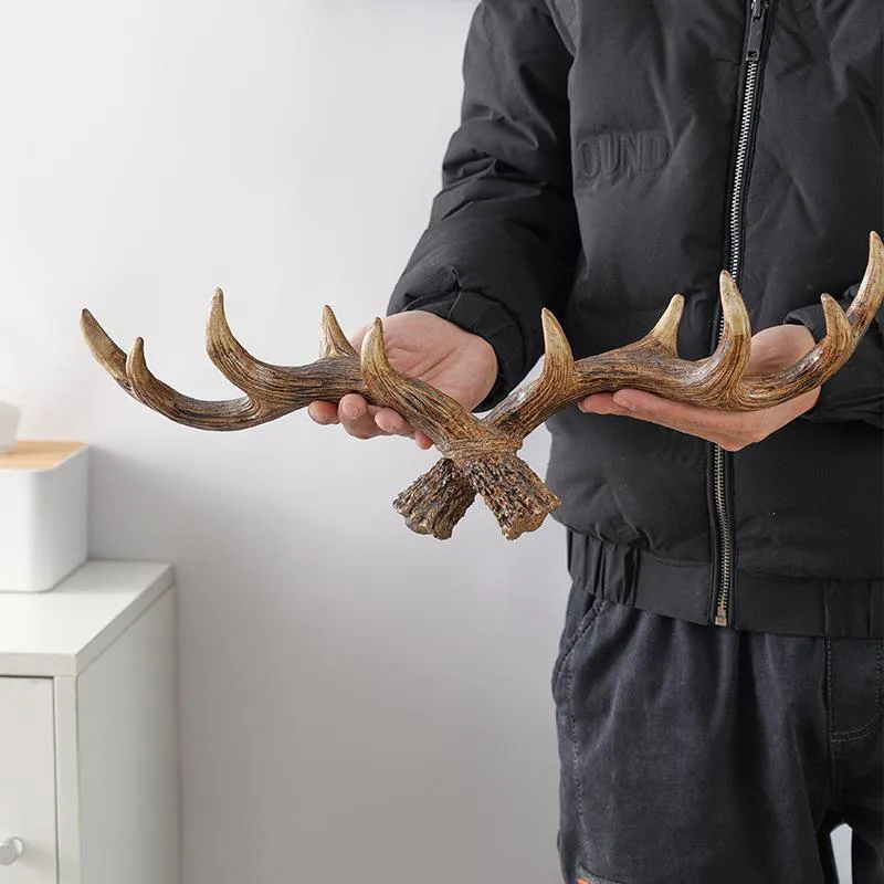 Skanto | Nordische Vintage-Geweih-Dekohaken Wandhaken für Kleidung und Hüte Hochwertige Wohndekoration Geweih-Harzkunst