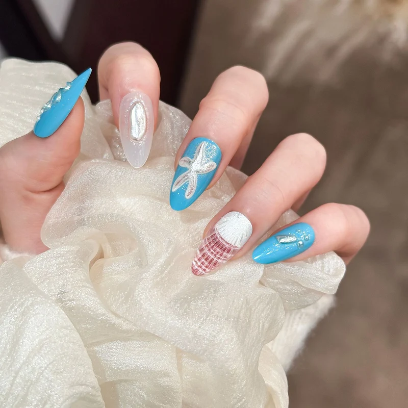 Künstlerisches Press-On-Nagelset mit ozeanischen Designs