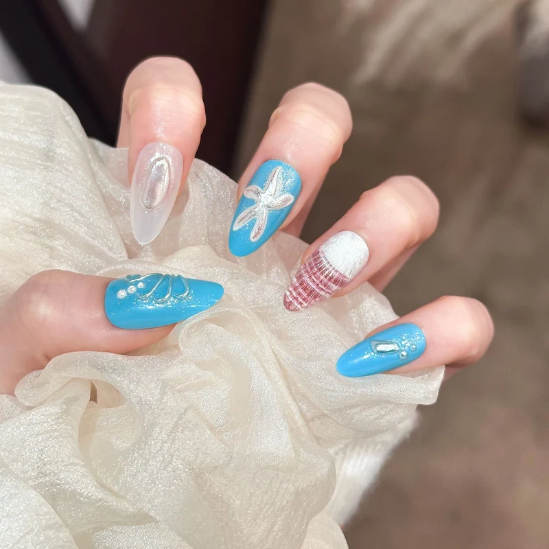 Künstlerisches Press-On-Nagelset mit ozeanischen Designs