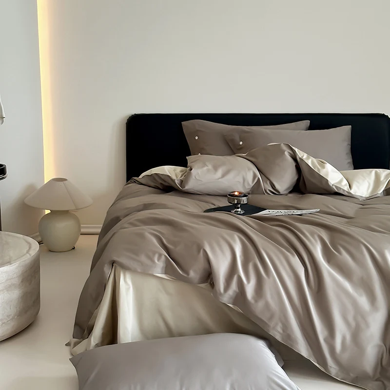 Wendebettwäsche-Set aus feinem Baumwollsatin mit Knopfleiste und kontrastierter Rückseite