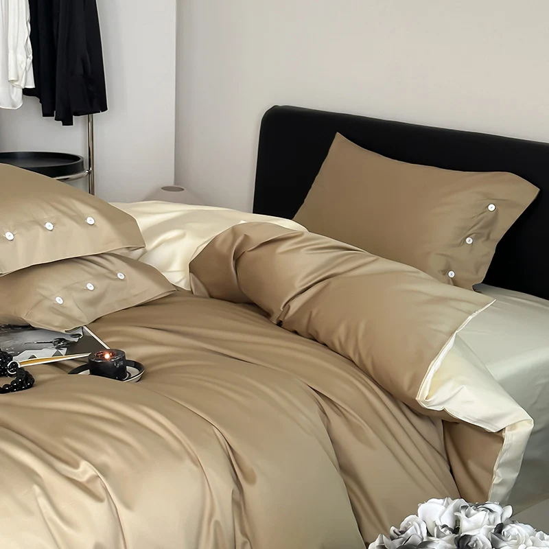 Wendebettwäsche-Set aus feinem Baumwollsatin mit Knopfleiste und kontrastierter Rückseite