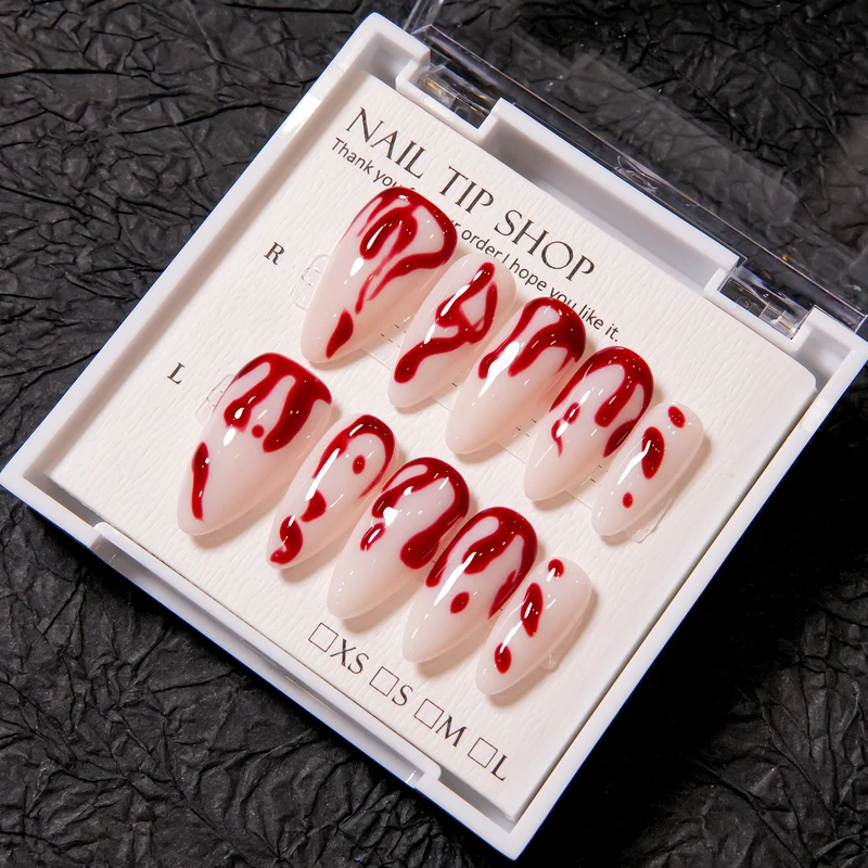 Künstlerisches Press-On Nagelset mit Blutspritzdesign