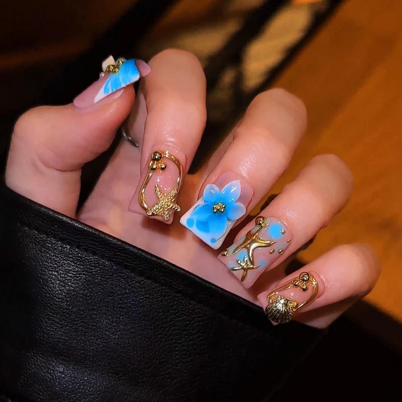 Künstlerisches Press-On-Nagelset mit 3D-Verzierungen