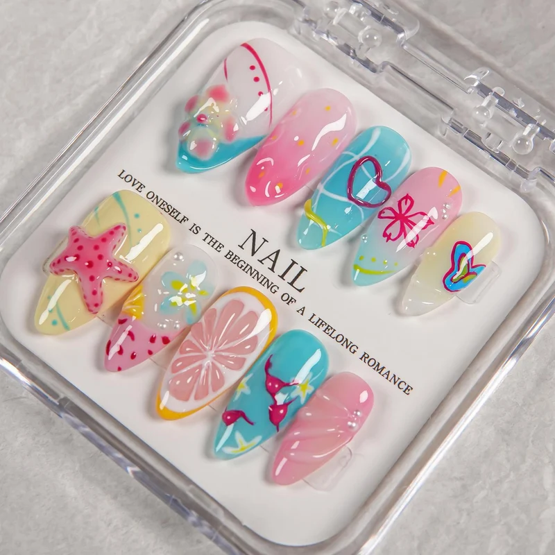 Künstlerisches Press-On Nagelset mit Sommerdesigns