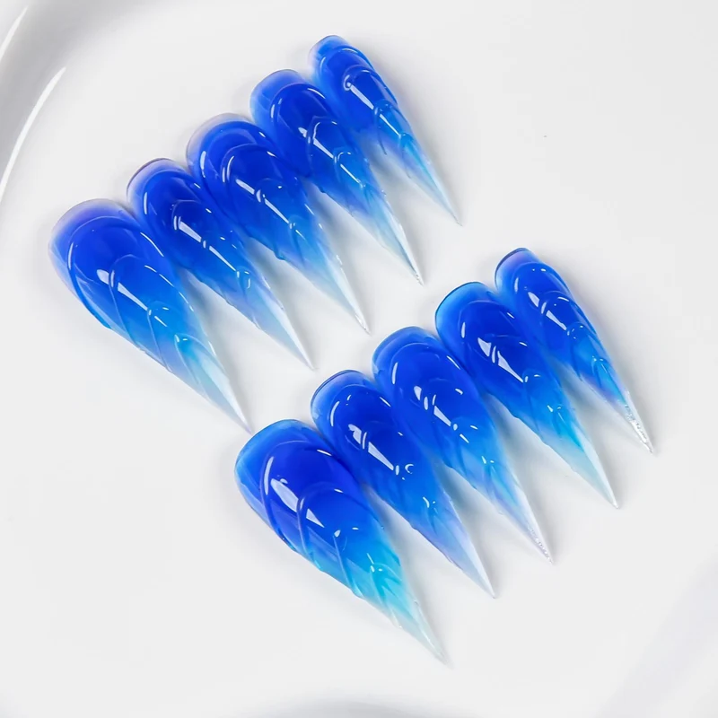 Künstlerische Ombre Stiletto Nagelspitzen