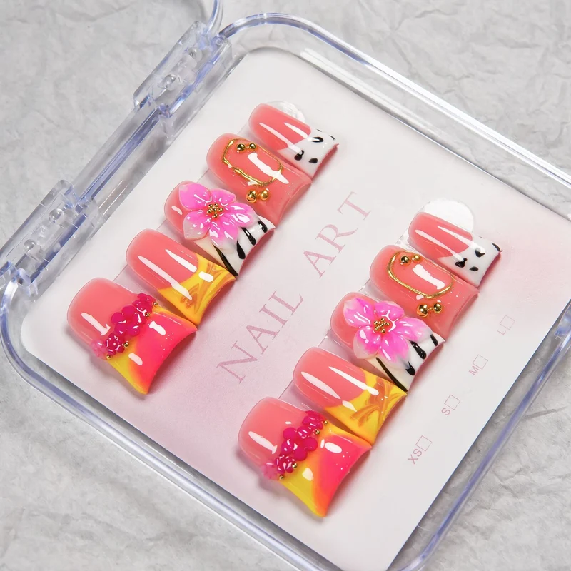 Künstlerische Nagelverlängerungen