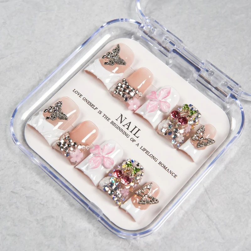 Künstlerisches Blumenset mit Schmetterlingsakzenten zum Aufkleben