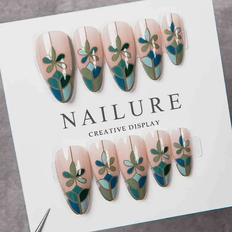 Künstlerisches florales Design Press-On Nagelset 1791255046