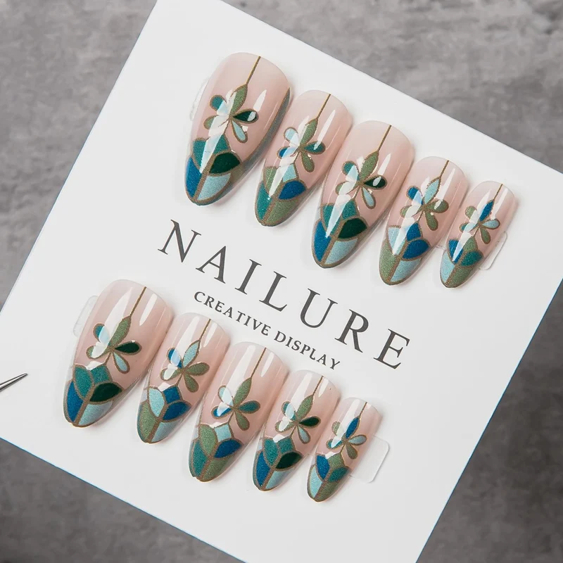 Künstlerisches florales Design Press-On Nagelset 1791255046