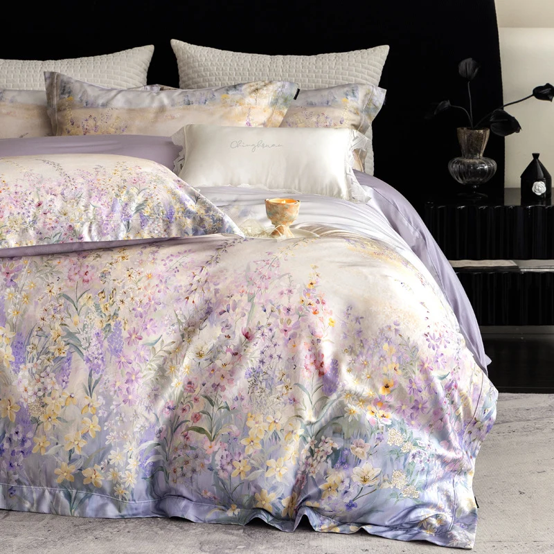 Seidenglänzende Satin-Bettwäschegarnitur mit aquarelliertem Wiesenblumen-Print und verdecktem Reißverschluss