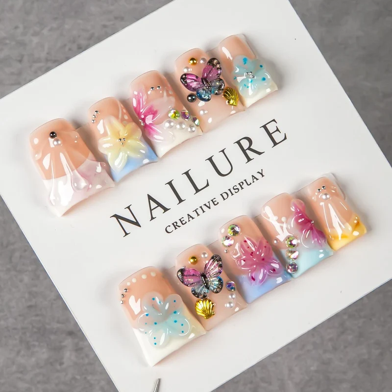 Künstlerisches Floral Schmetterling Press-On Nagelset