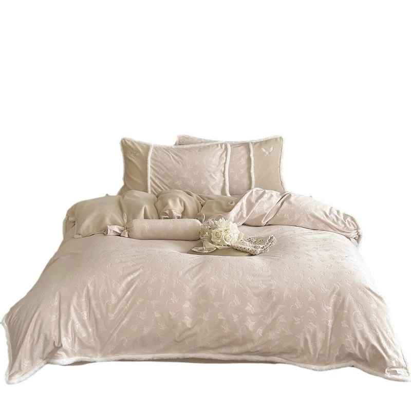 Premium-Baumwollsatin-Bettbezug mit floraler Minimalstickerei und kuscheliger Sherpa-Kante