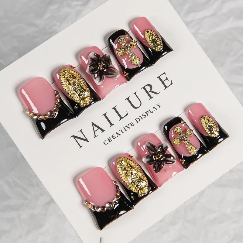 Künstlerisches verziertes Press-On-Nagelset