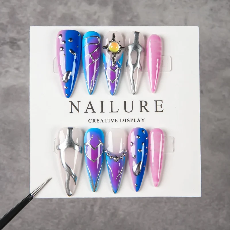 Künstlerische dekorative Stiletto Press-On Nägel