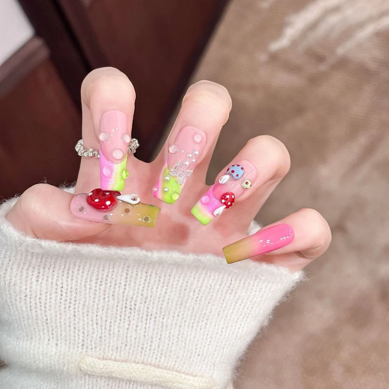Künstlerische dekorative Press-On Nagelspitzen