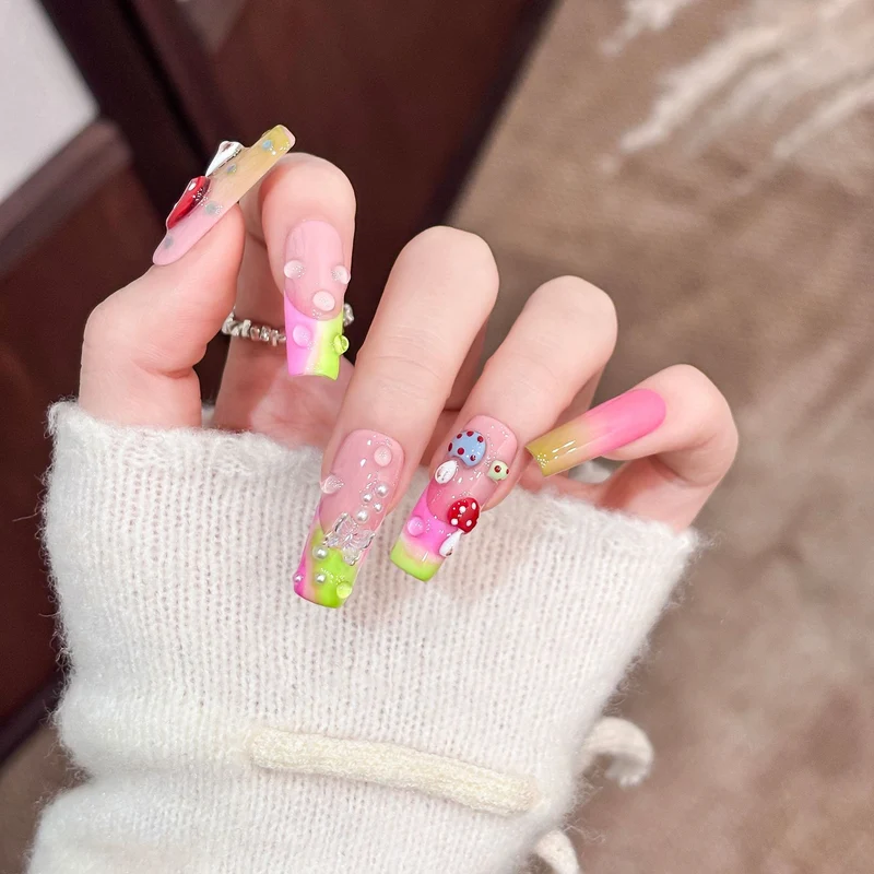 Künstlerische dekorative Press-On Nagelspitzen