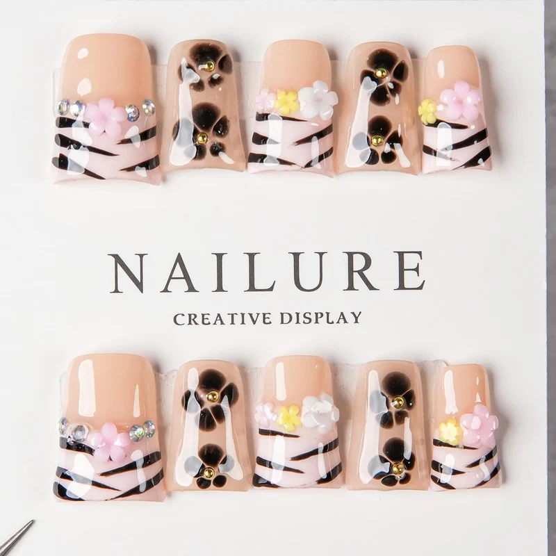 Künstlerisches dekoratives Press-On Nagelset