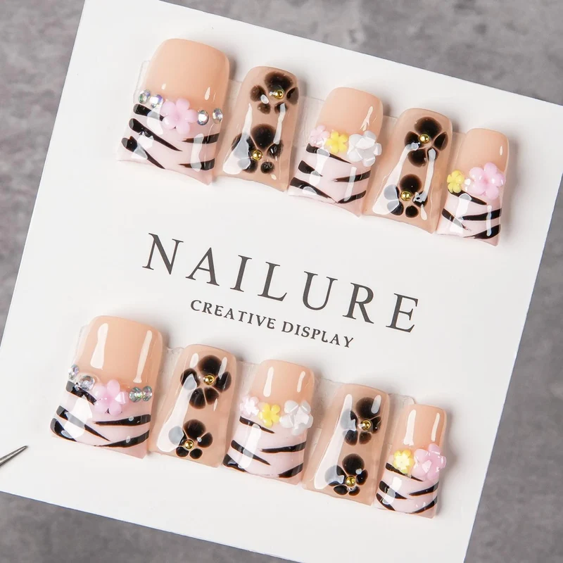 Künstlerisches dekoratives Press-On Nagelset