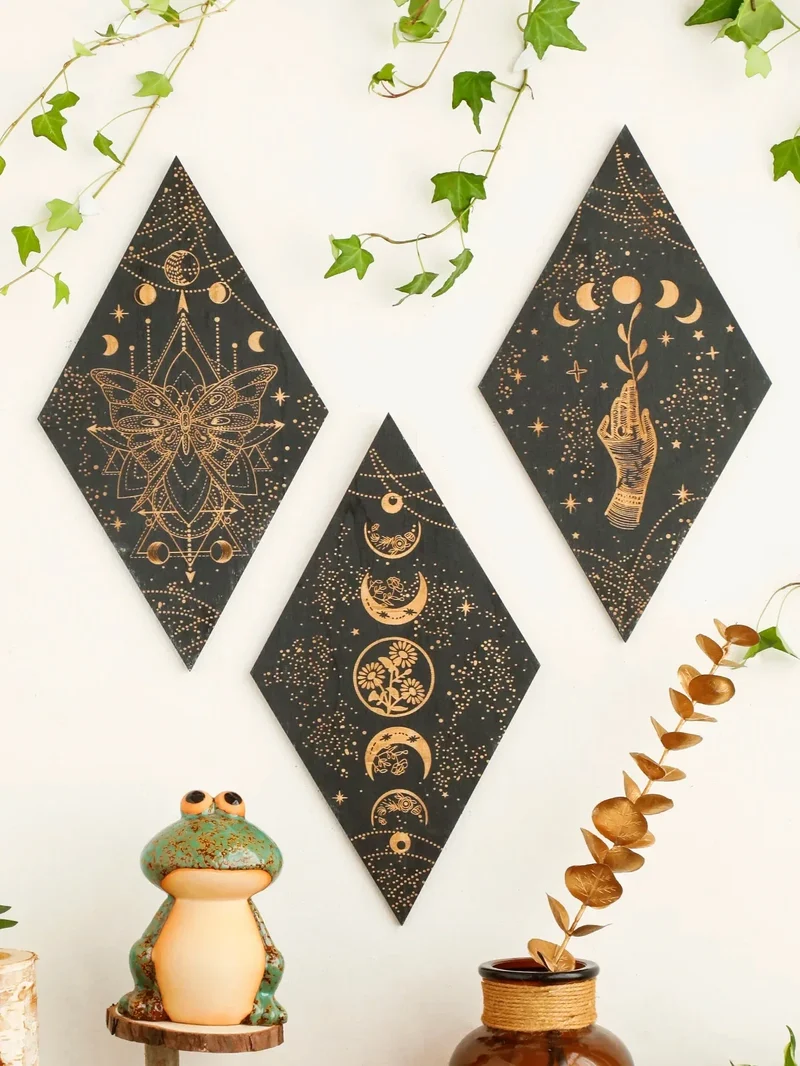 Skanto | Schwarze Mondphasen Holz Wanddeko Rhombus Wandkunst Boho Heimdeko Hexen Wandteppich Dekoration Raumdeko Ästhetisches Geschenk
