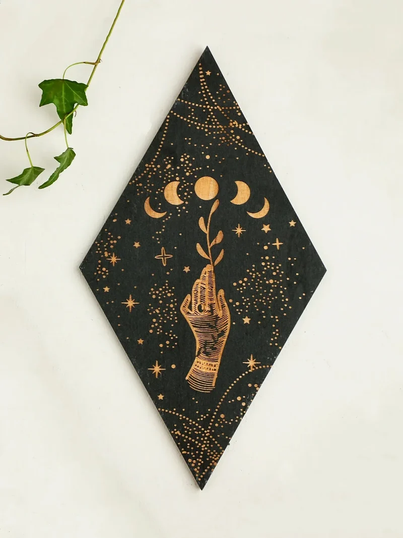 Skanto | Schwarze Mondphasen Holz Wanddeko Rhombus Wandkunst Boho Heimdeko Hexen Wandteppich Dekoration Raumdeko Ästhetisches Geschenk
