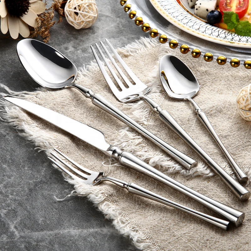 Skanto | Klassisches Edelstahl-Set mit eleganten Griffen