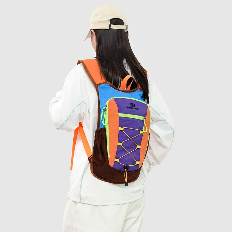Leichter Outdoor-Rucksack mit multifunktionaler Aufbewahrung Karnz