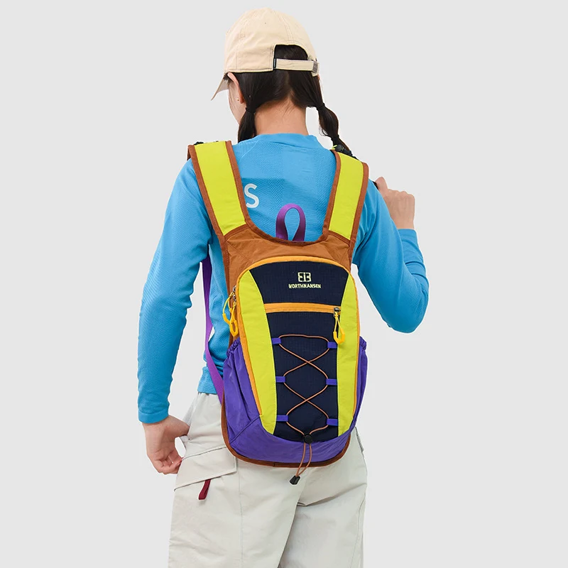 Leichter Outdoor-Rucksack mit multifunktionaler Aufbewahrung Karnz