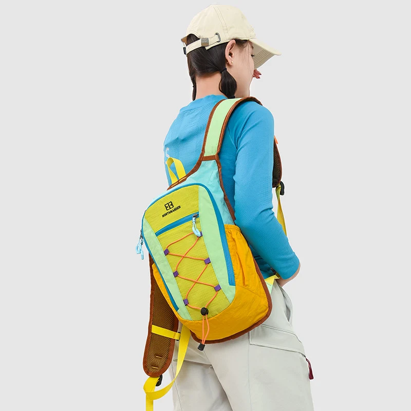 Leichter Outdoor-Rucksack mit multifunktionaler Aufbewahrung Karnz