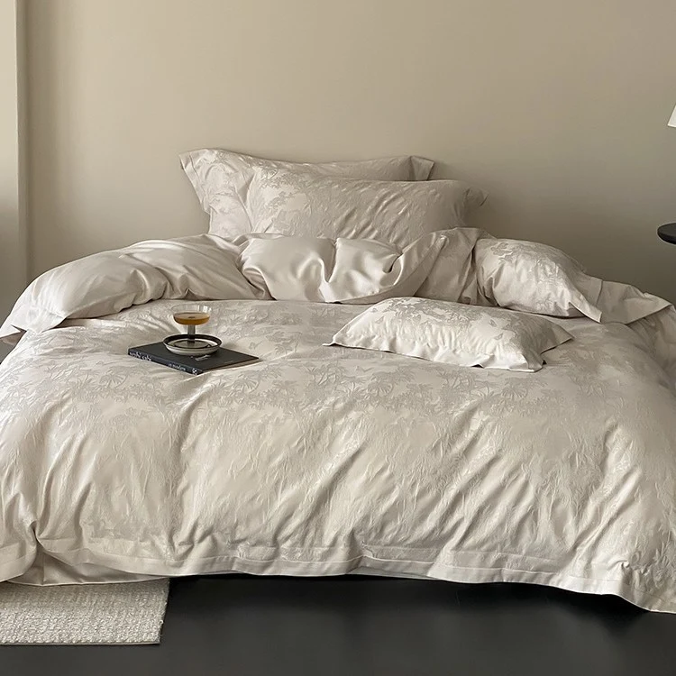 Luxuriöse Bettwäsche-Garnitur aus Jacquard-Satin mit floralem Reliefmuster
