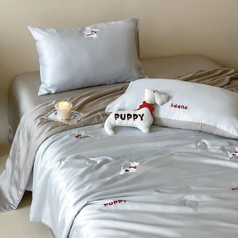 Seidenglänzende Satin-Bettwäschegarnitur mit niedlicher Panda-Stickerei
