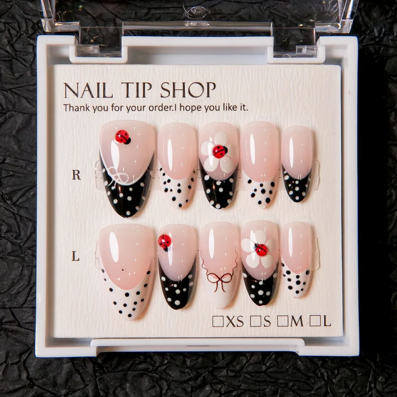 Künstlerische und dekorative Press-On-Nageltips