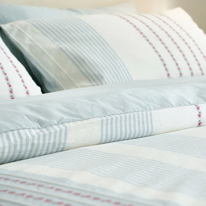 Baumwoll-Bettwäsche-Set mit bestickten Streifen und feiner Percale-Qualität