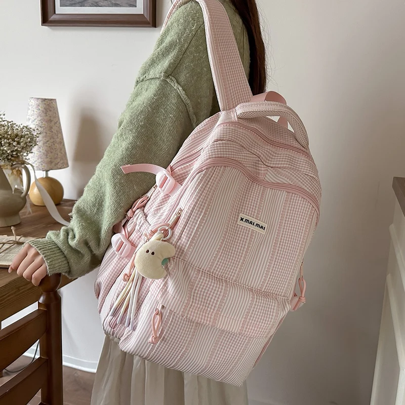Moderner gestreifter Rucksack Karnz