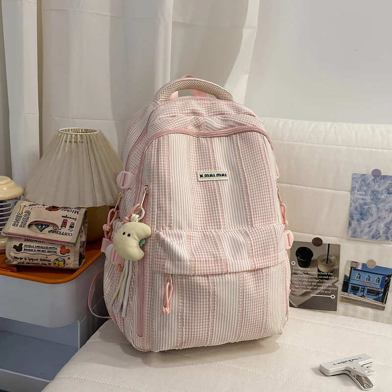 Moderner gestreifter Rucksack Karnz