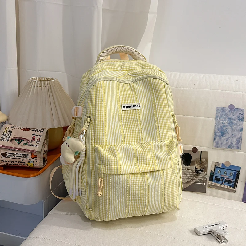 Moderner gestreifter Rucksack Karnz