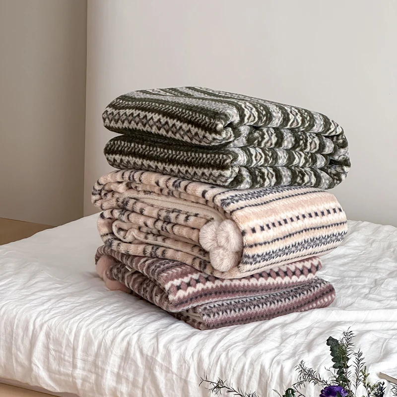 Großer Wendbarer Kuscheldecke mit Sherpa-Futter und Bommel-Ecken